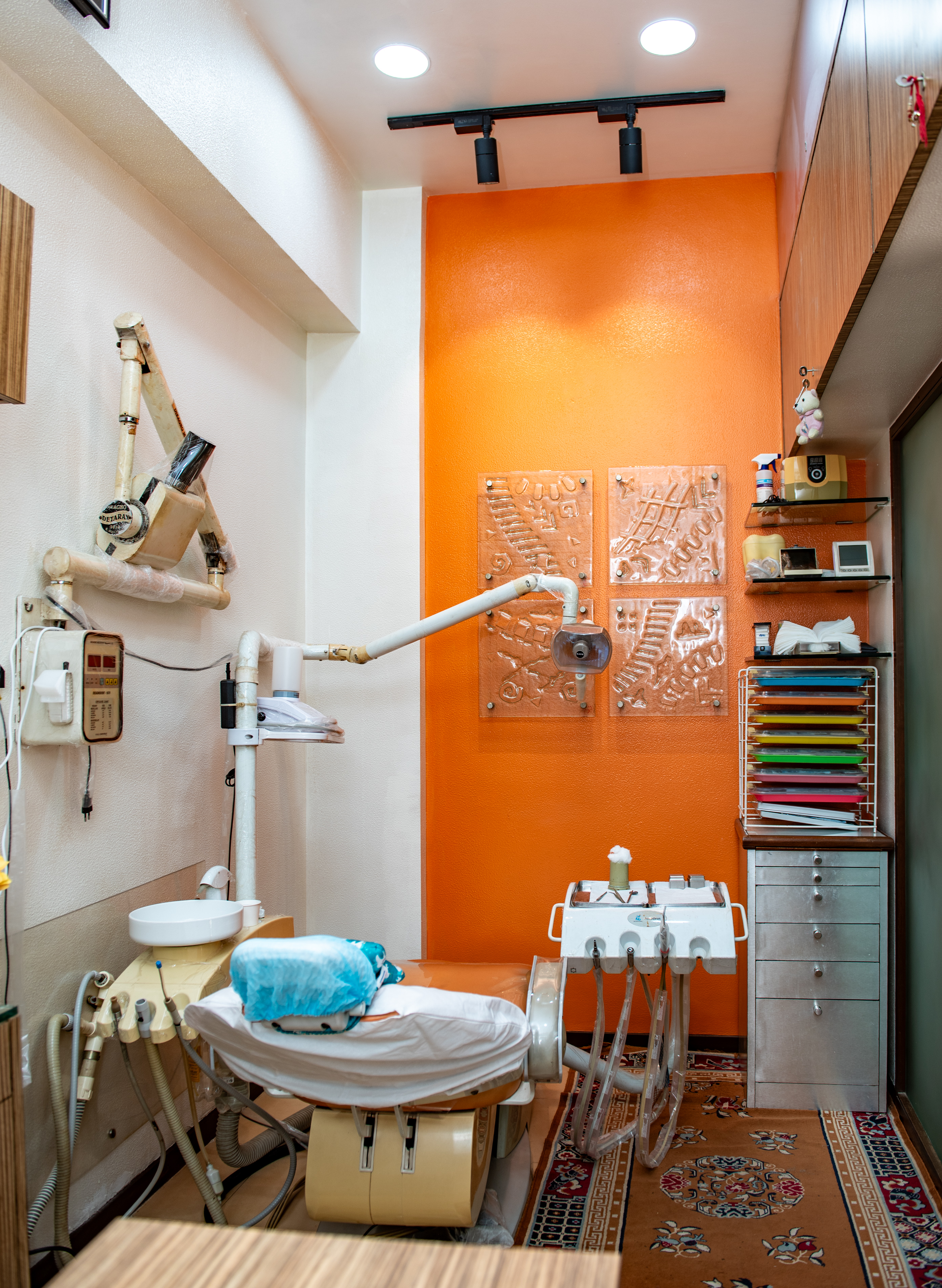 Dental Chair & Equipment